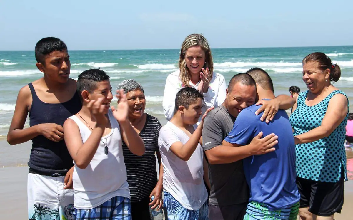 Jóvenes del CAM conocen el mar en playa Miramar Mario Cruces (1)